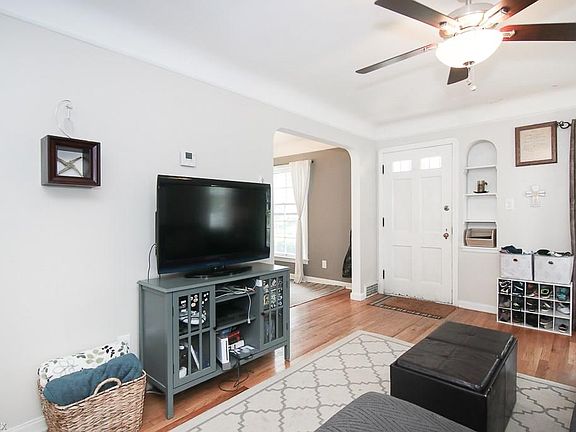 4th image of 4047 W 163rd St