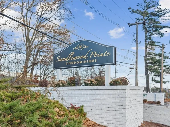 45 Macy St APT 204C, Amesbury, MA 01913