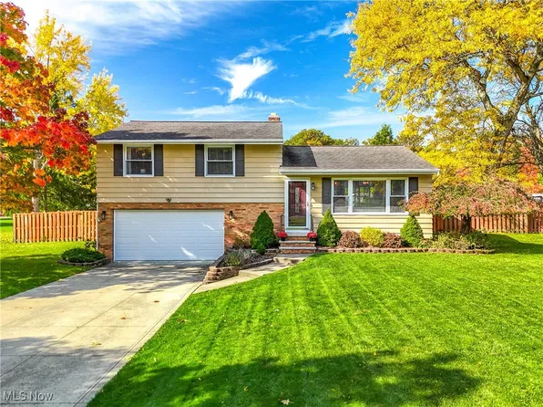 8296 Wright Rd, Broadview Heights, OH 44147