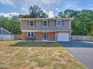 20 Pepperridge Rd, Howell, NJ 07731