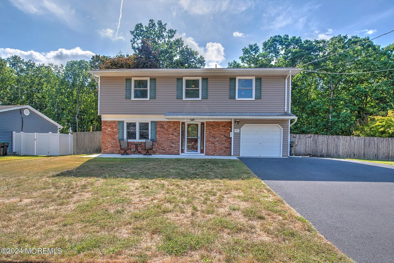 20 Pepperridge Road photo 1