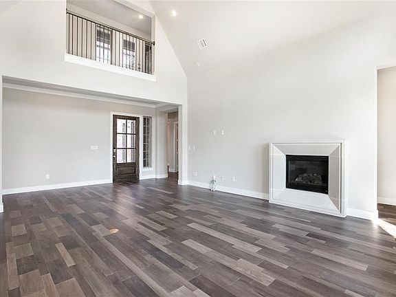 5th image of 4012 Sanders Dr