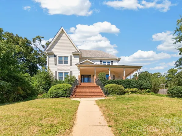 1058 13th Avenue Pl NW, Hickory, NC 28601