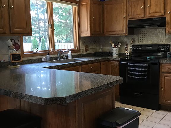 3rd image of 990 Tucker Dr