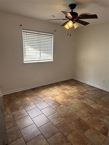 407 E Illinois Ave — Photo 6