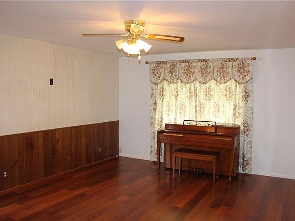 5th image of 6118 Elaine St