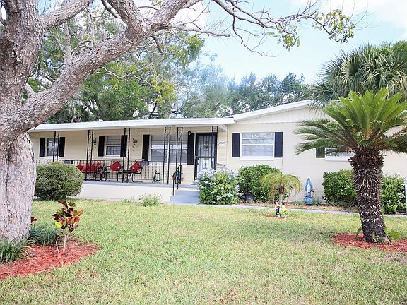 4th image of 2923 Greenleaf Dr