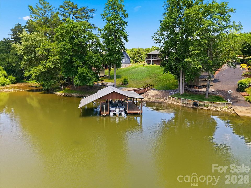 1st image of 495 Windsor Dr