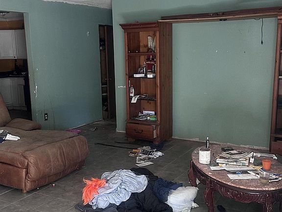 3rd image of 229 Eisenhower Dr