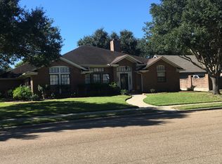 301 Windrock Dr, Victoria, TX 77904