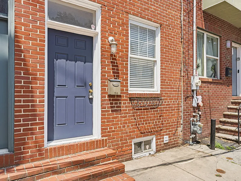 928 N Bambrey St #1 — Photo 40