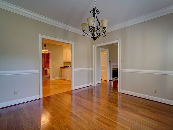 5th image of 216 Coburn Dr