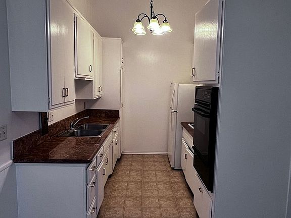 3rd image of 732 Sidonia Ave