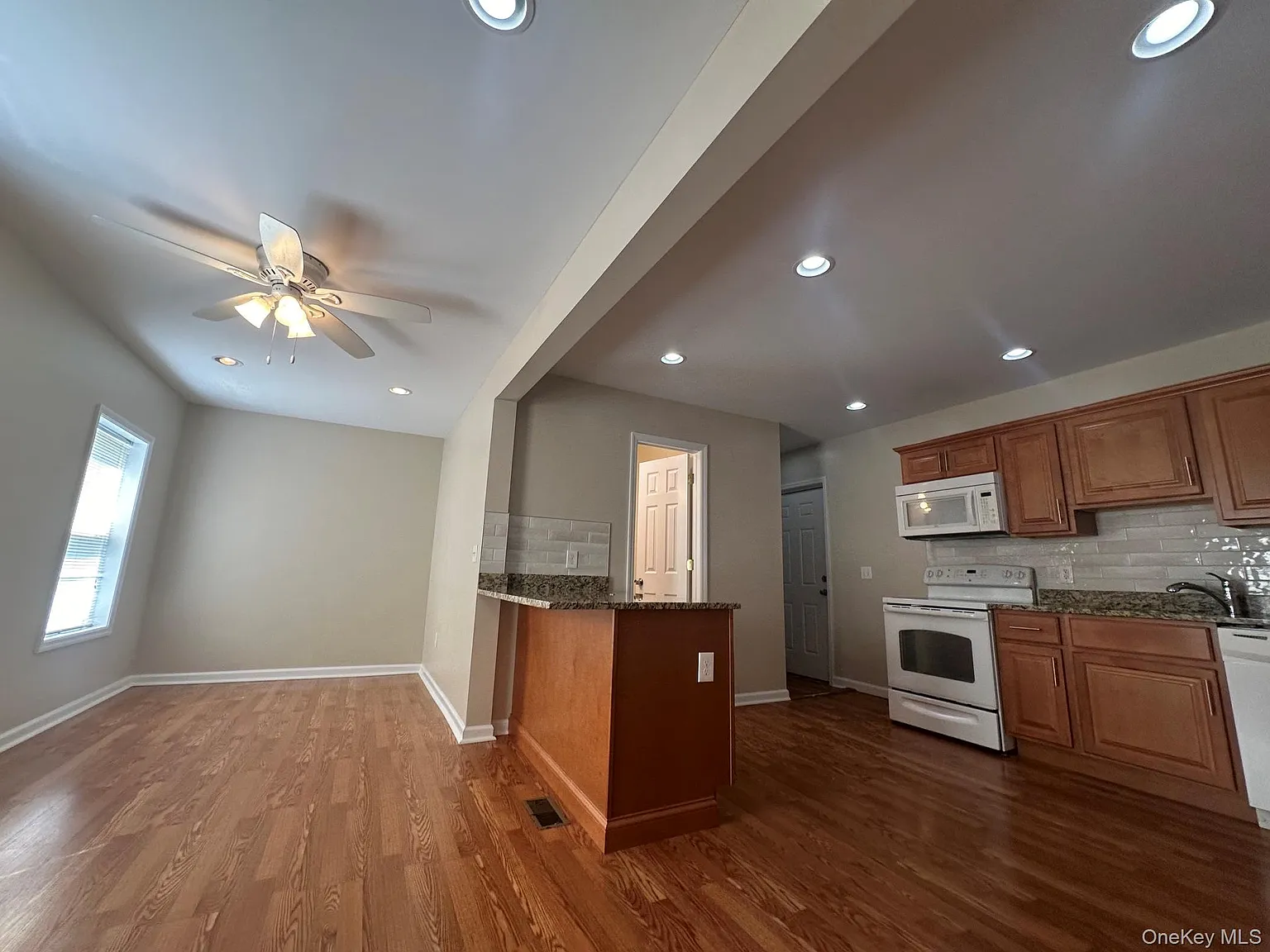 1 bed, 1.0 bath, 700 sqft, $2,300 — Photo 3