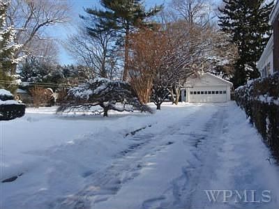 4th image of 186 Weyman Ave