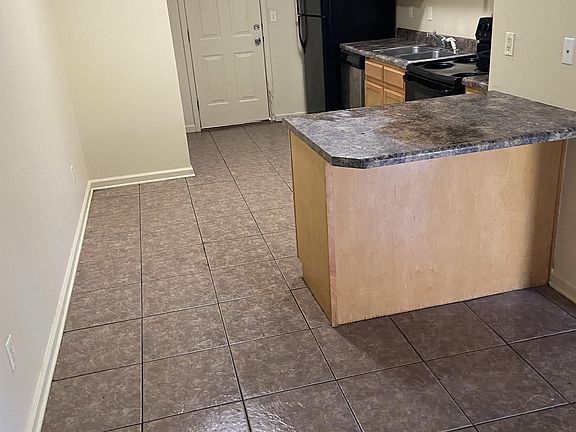 3rd image of 1210 W Oak Ave #B