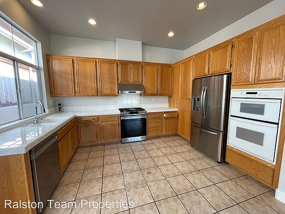 4th image of 933 Paseo La Cresta