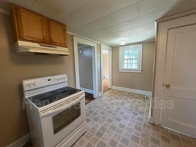 638 Salisbury Rd — Photo 7