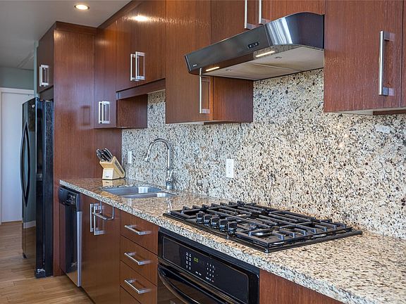 4th image of 379 Tyee Rd #203