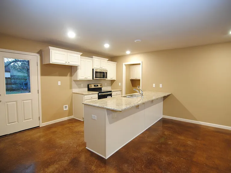 208 Kelso Rd — Photo 2