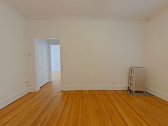 2nd image of 1331 W Addison St #1337-1A