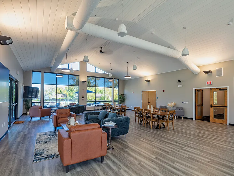 Loso Lakeside Apartments — Photo 7