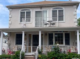 7946 264th St, Glen Oaks, NY 11004