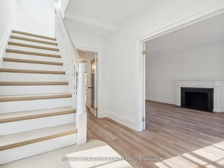 6 Woodvale Cres — Photo 5