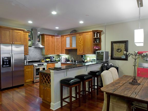 2nd image of 3418 N Sheffield Ave APT 3