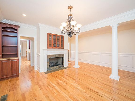 3rd image of 1607 Westover Ln #34