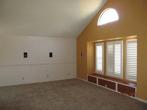 2nd image of 1425 Everett Way