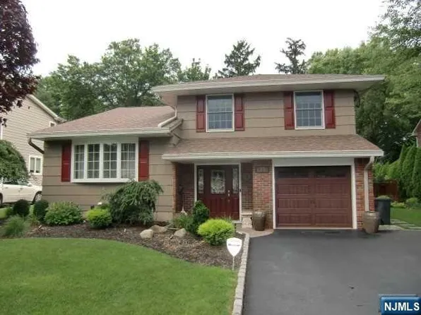 35 Laurel Ave, Dumont, NJ 07628