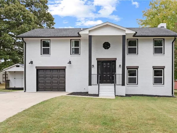 5811 Moravia Rd, Winston Salem, NC 27127