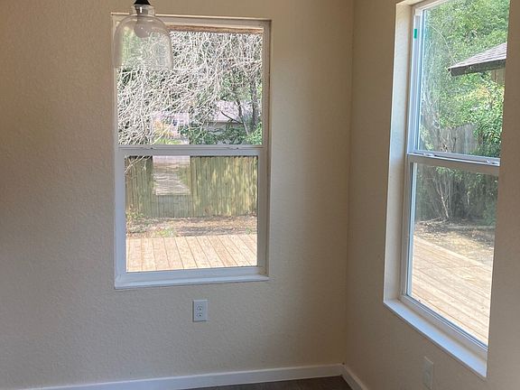 4th image of 5563 Dashing Creek St