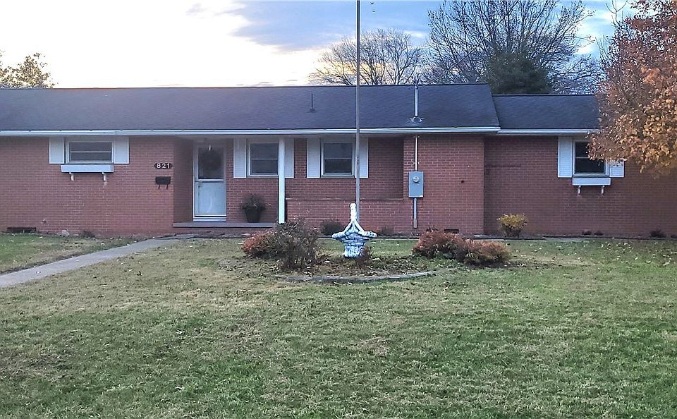 1st image of 821 Boulevard Dr