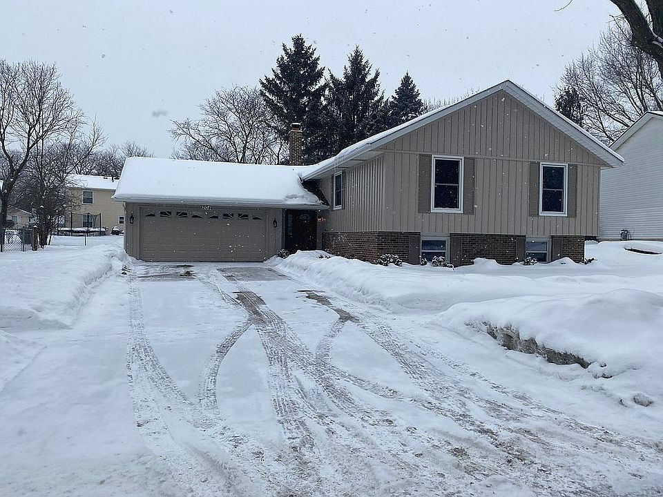 1st image of 204 S Deerpath Dr
