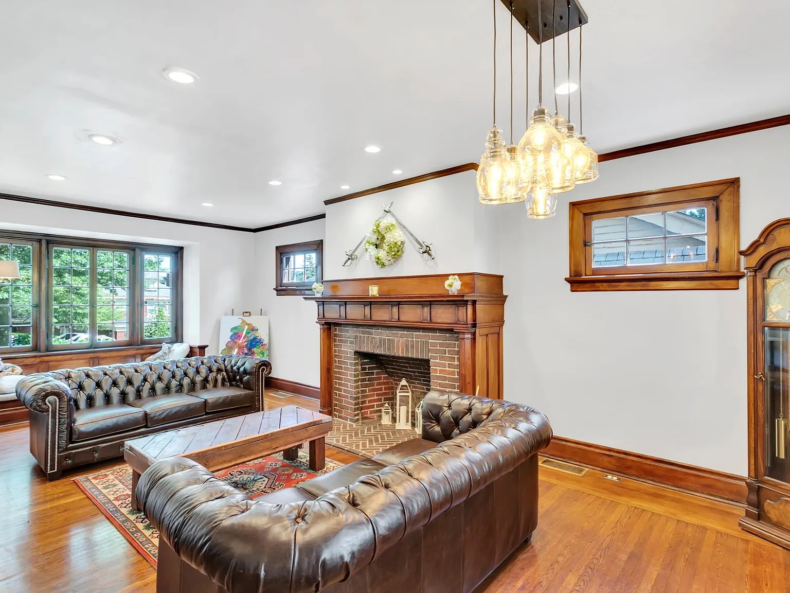 5 bed, 3940 sqft, $5,500 — Photo 4