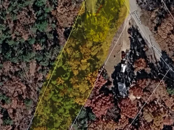 2 Summit Dr #26, Eureka Springs, AR 72631