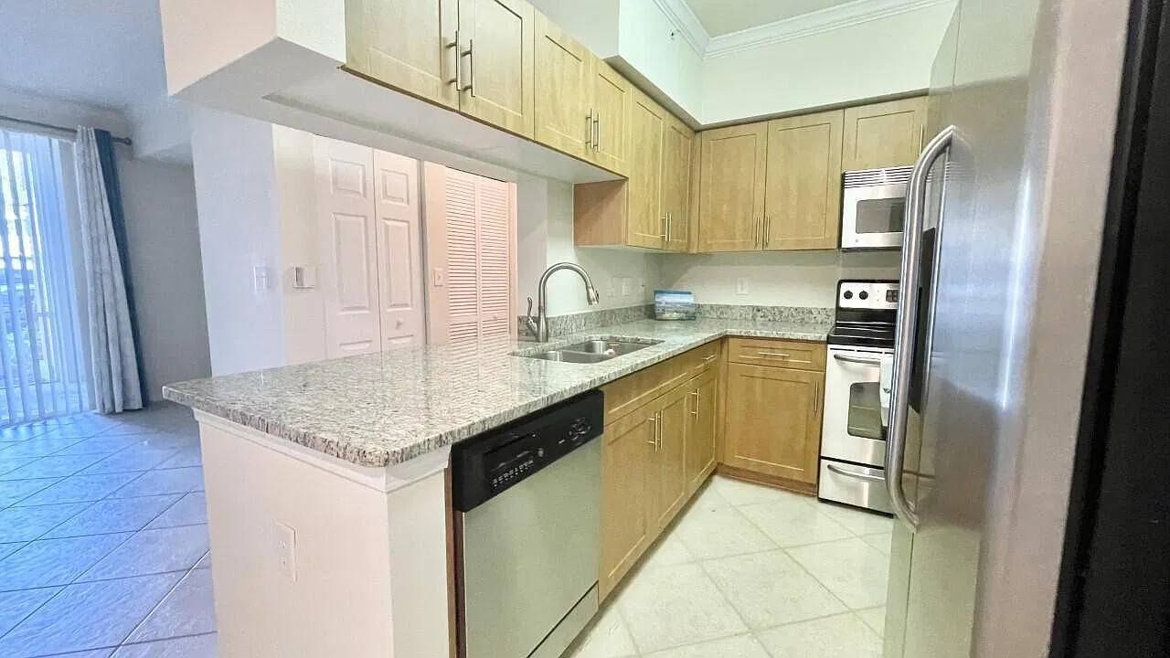 2 bed, 2.0 bath, 1058 sqft, $2,200 — Photo 1