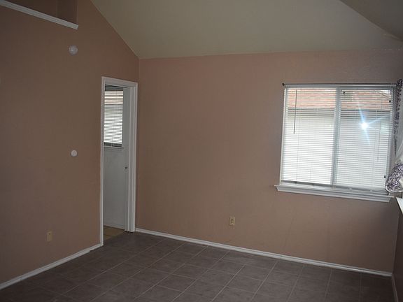 3rd image of 2707 Chameleon Dr
