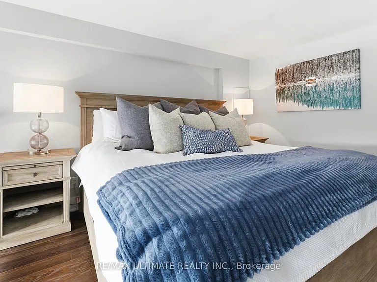 111 Saint Clair Ave W #811 — Photo 11