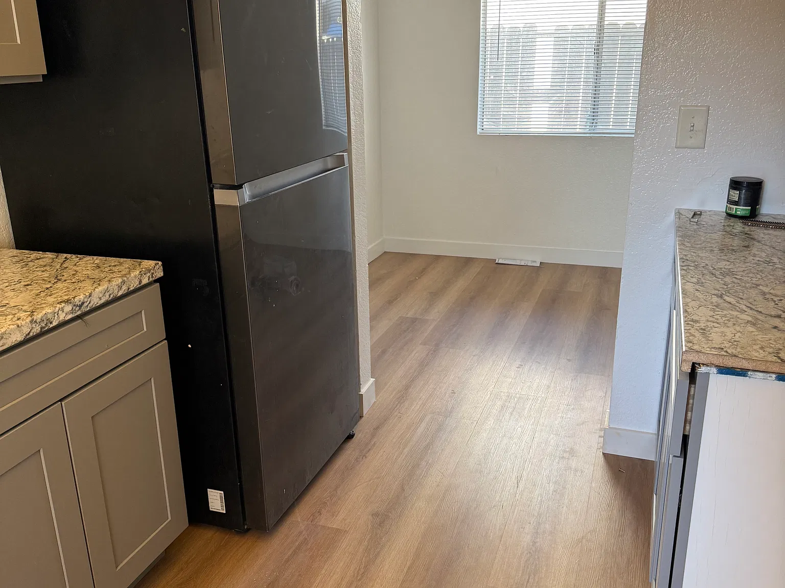 2 bed, 1000 sqft, $1,990 — Photo 3