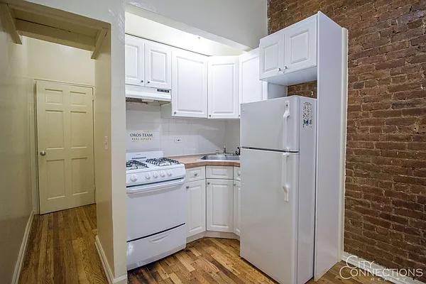 Rented by City Connections Realty | media 15