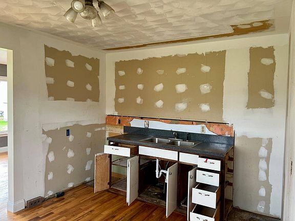 4th image of 40 Newland St