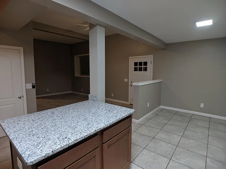 2435 S Dixie Dr — Photo 15