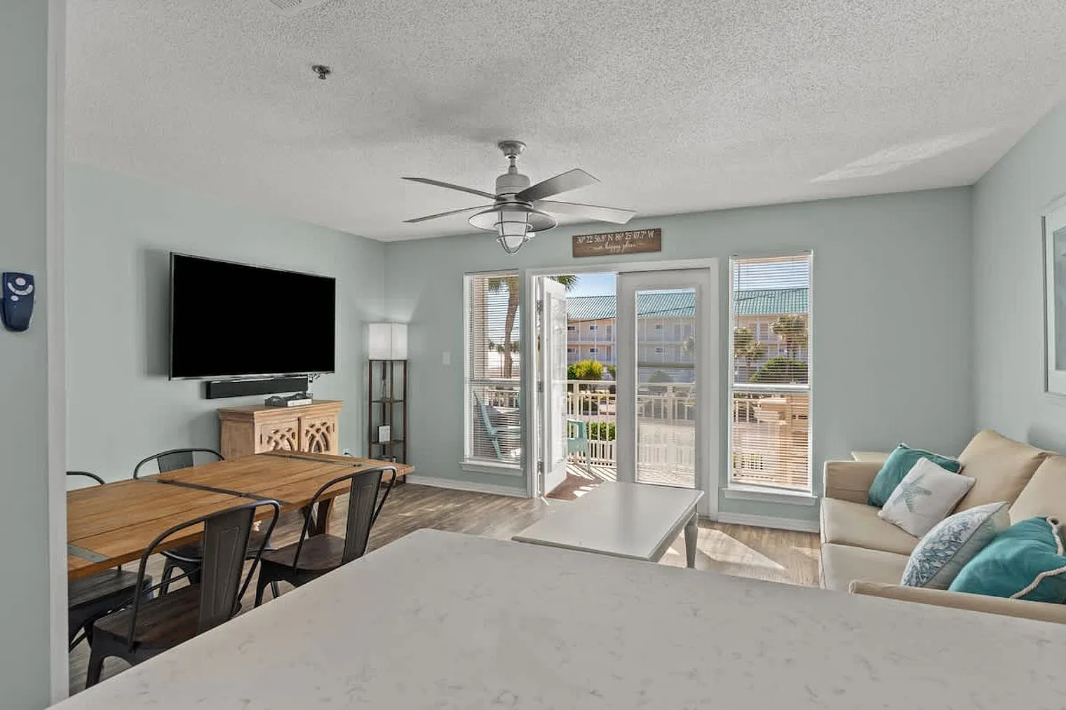 1 bed, 1.0 bath, 645 sqft, $3,156 — Photo 1