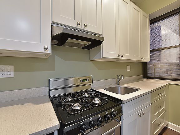 3rd image of 1125 Lexington Ave #11Z