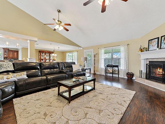 5th image of 3501 Farrington Ct