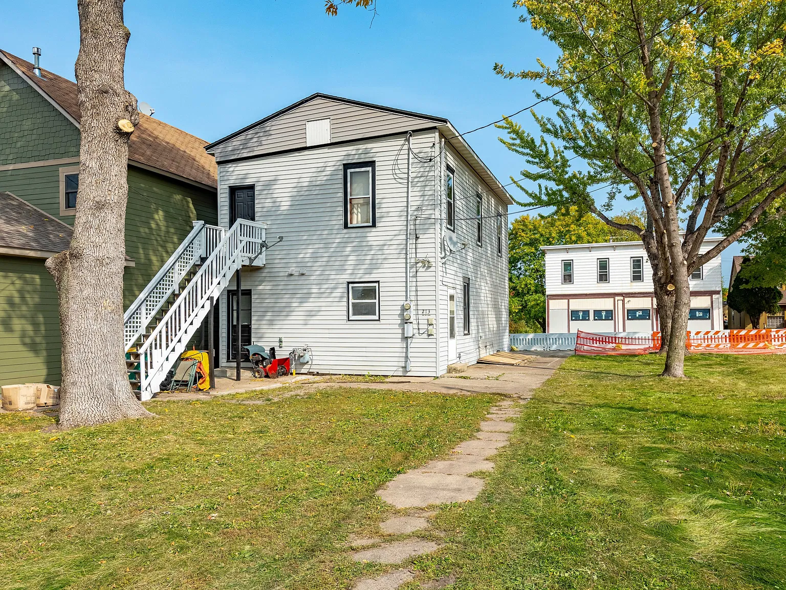 3 bed, 900 sqft, $1,650 — Photo 1