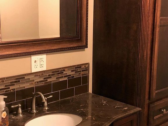 5th image of 903 Henry Ln